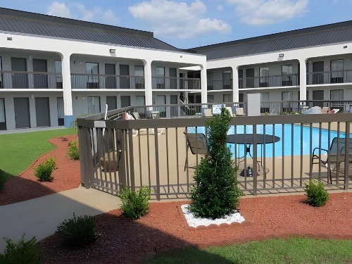 Baymont Inn & Suites by Wyndham Florence - image 1