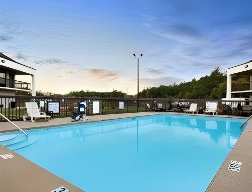 Baymont Inn & Suites by Wyndham Florence - image 5
