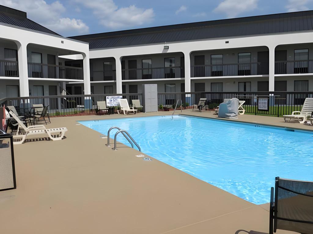 Baymont Inn & Suites by Wyndham Florence - image 6