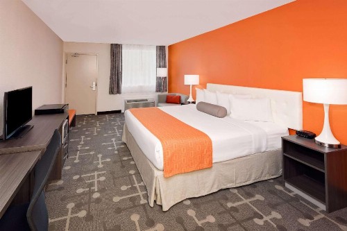 Howard Johnson by Wyndham Florence - image 33