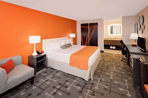 Howard Johnson by Wyndham Florence - image 46
