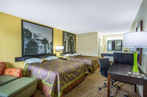 Super 8 by Wyndham Florence - image 10