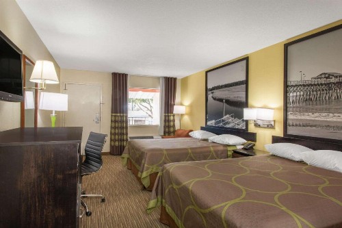 Super 8 by Wyndham Florence - image 13