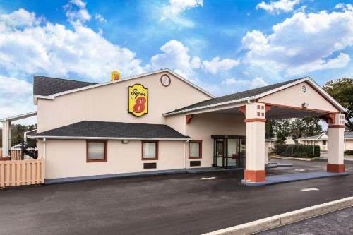 Super 8 by Wyndham Florence - image 2