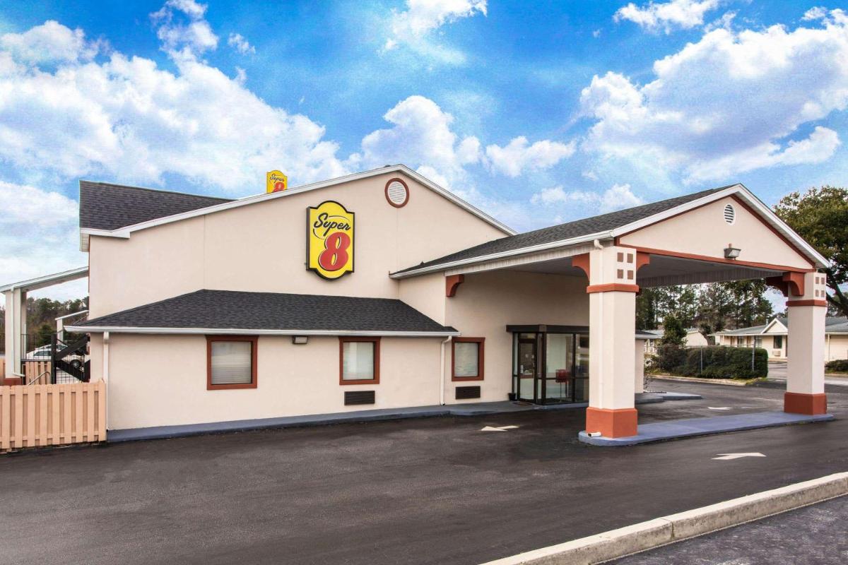 Super 8 by Wyndham Florence - image 2