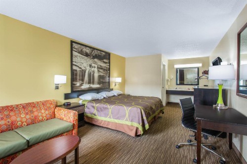 Super 8 by Wyndham Florence - image 32