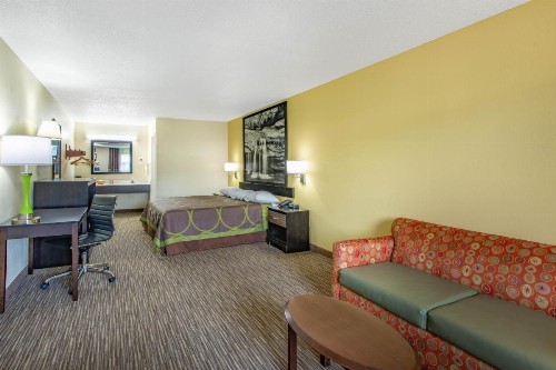 Super 8 by Wyndham Florence - image 43