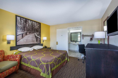 Super 8 by Wyndham Florence - image 50