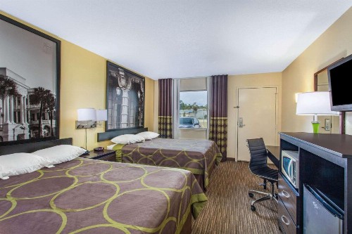 Super 8 by Wyndham Florence - image 6