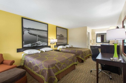 Super 8 by Wyndham Florence - image 7