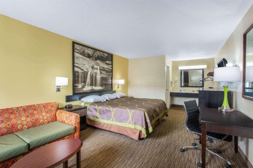 Super 8 by Wyndham Florence - image 9