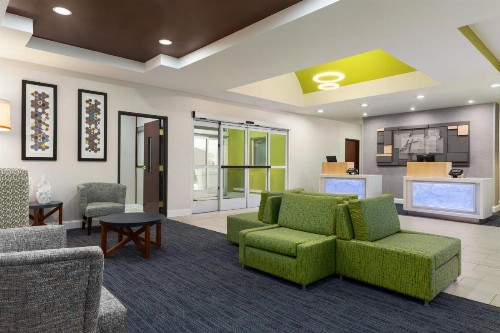 Holiday Inn Express & Suites Florence an IHG Hotel - image 2