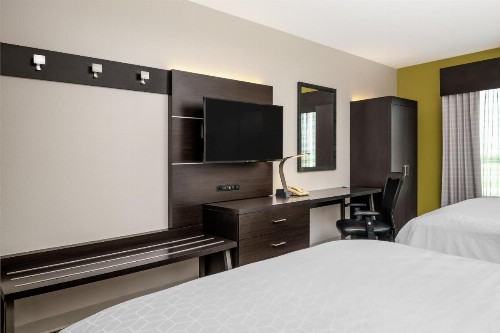 Holiday Inn Express & Suites Florence an IHG Hotel - image 36