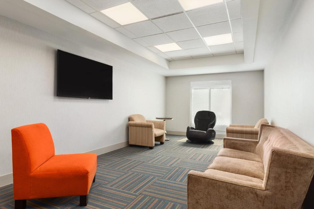 Holiday Inn Express & Suites Florence an IHG Hotel - image 5