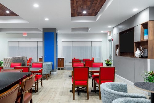 Holiday Inn Express & Suites Florence I-95 & I-20 Civic Ctr an IHG Hotel - image 9