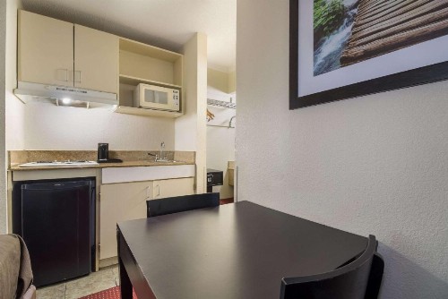 Suburban Extended Stay Hotel Florence - image 11