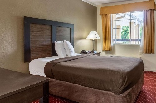 Suburban Extended Stay Hotel Florence - image 14