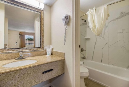Suburban Extended Stay Hotel Florence - image 17