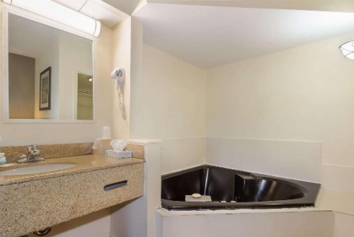 Suburban Extended Stay Hotel Florence - image 21