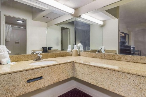 Suburban Extended Stay Hotel Florence - image 25