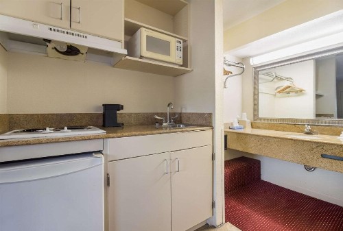 Suburban Extended Stay Hotel Florence - image 5