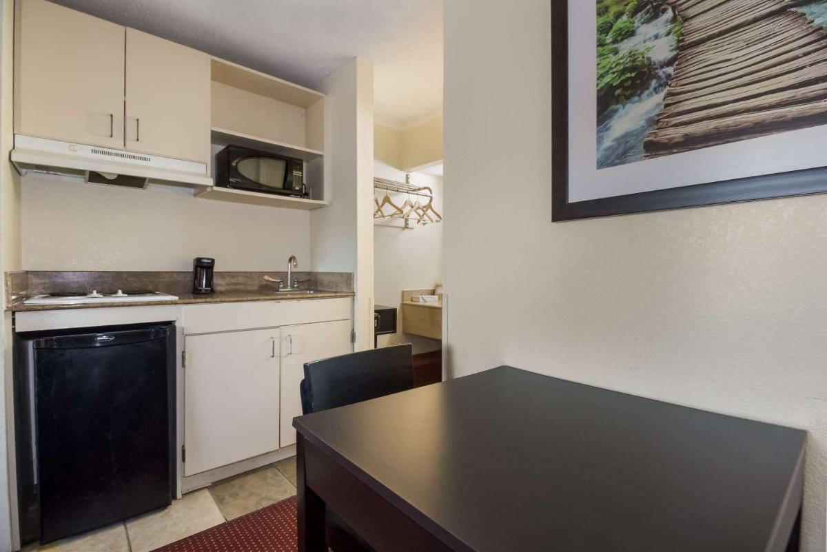 Suburban Extended Stay Hotel Florence - image 7
