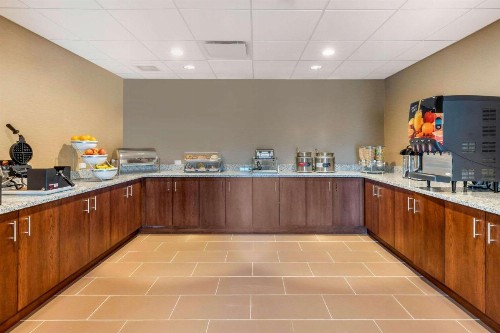 Comfort Inn & Suites - image 15