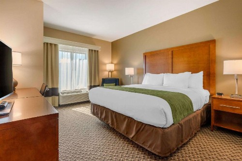 Comfort Inn & Suites - image 17