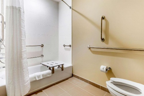 Comfort Inn & Suites - image 31