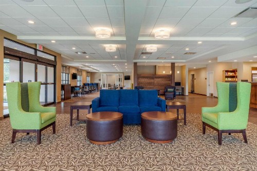 Comfort Inn & Suites - image 32