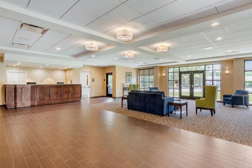 Comfort Inn & Suites - image 42