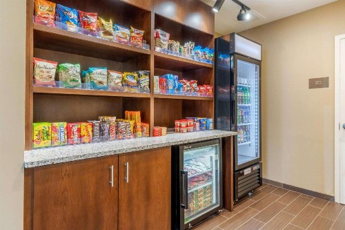 Comfort Inn & Suites - image 7