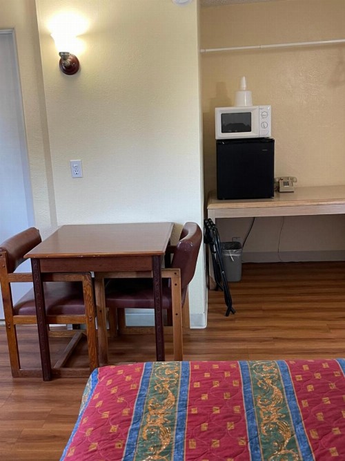 Villa West Motel - image 12