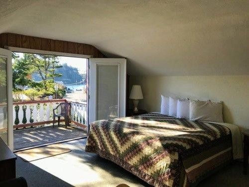 Lighthouse Inn - image 7