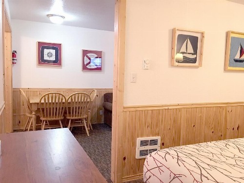 Park Motel and Cabins - image 26