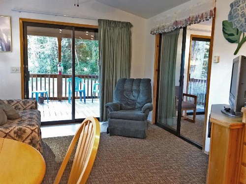 Park Motel and Cabins - image 29