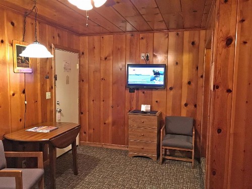 Park Motel and Cabins - image 49