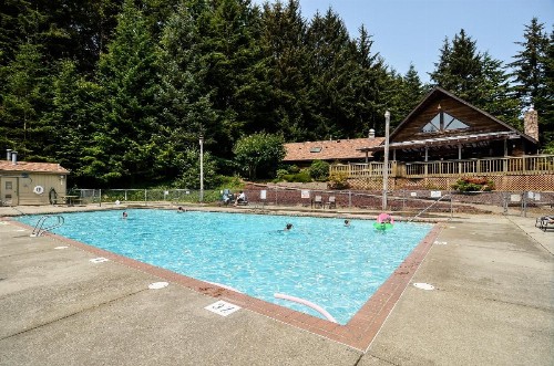 South Jetty Camping Resort Cabin 2 - image 5