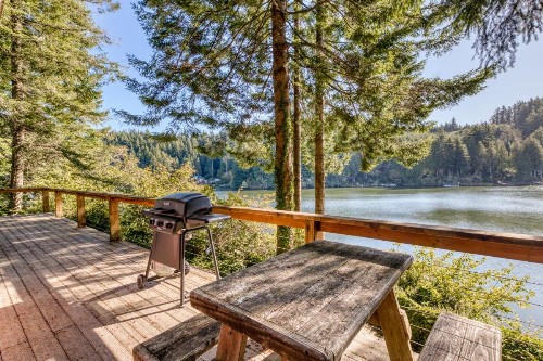 Rustic Retreat on Mercer Lake - image 12