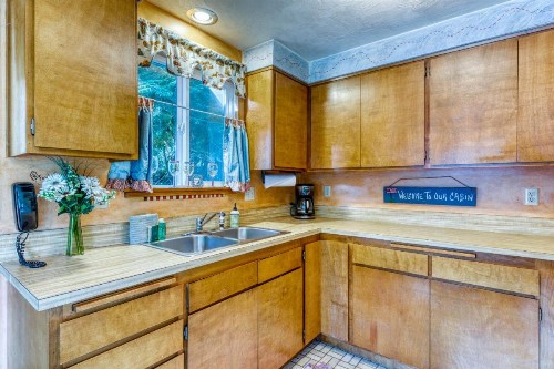 Rustic Retreat on Mercer Lake - image 4