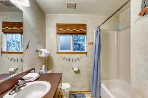 Rustic Retreat on Mercer Lake - image 6
