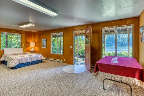 Rustic Retreat on Mercer Lake - image 7