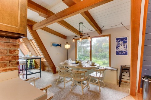 Salty Dog Lodge - image 8