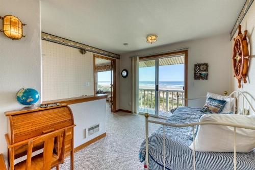 Rascals Oceanfront Retreat - image 6