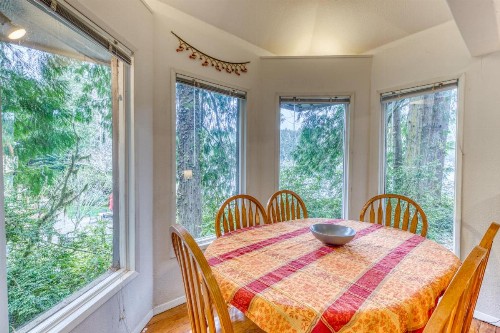 Marcia's Mercer Lake Chateau - image 11