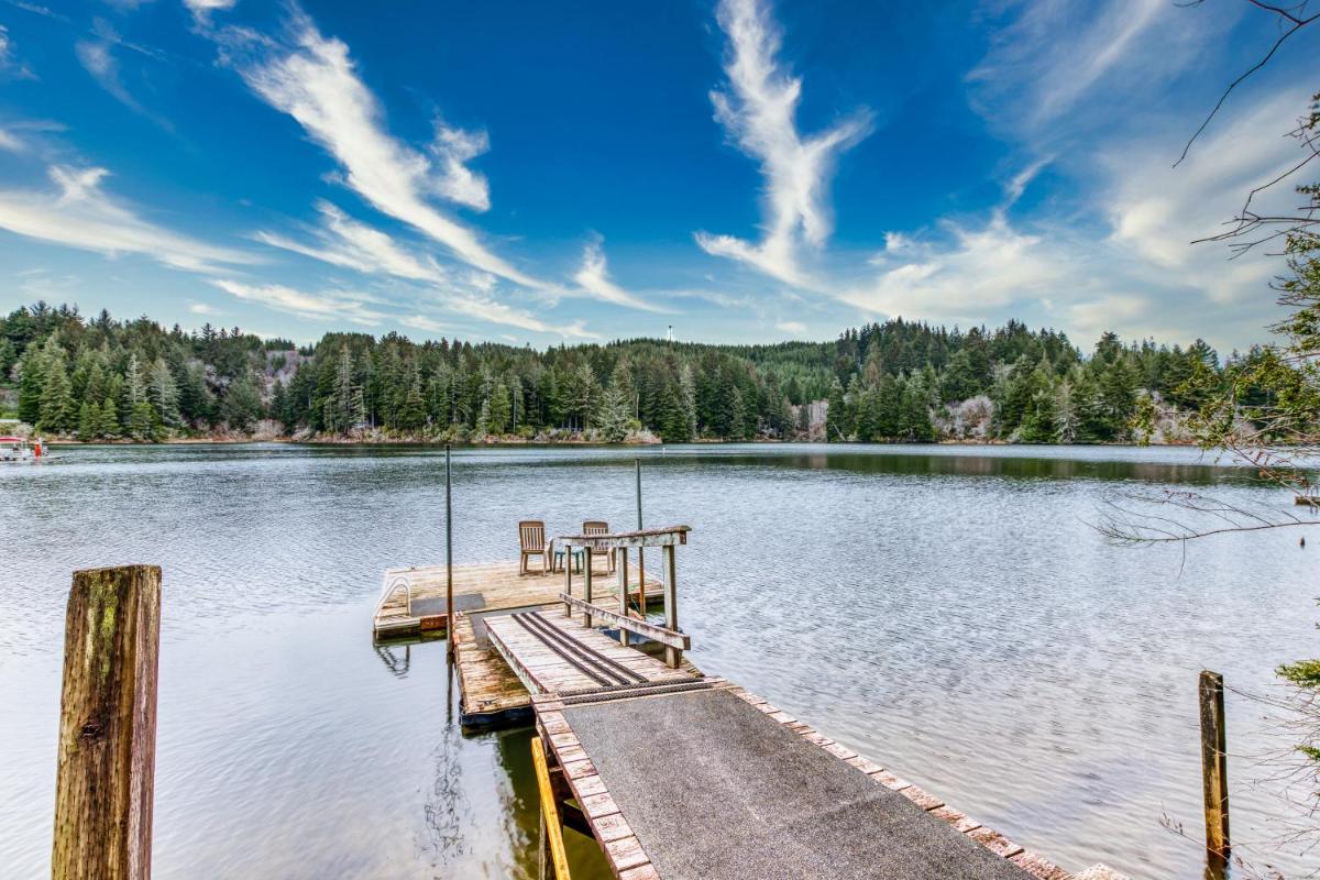 Marcia's Mercer Lake Chateau - image 6
