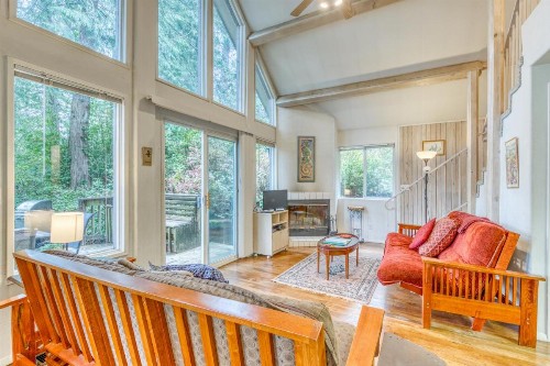 Marcia's Mercer Lake Chateau - image 9