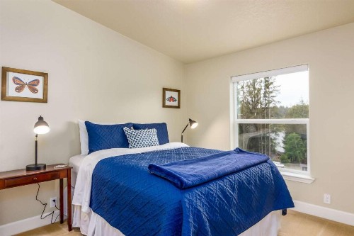 Lake Street Cottage - image 25