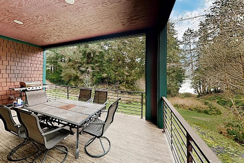 New Listing! Serenity Lake House on the Siltcoos home
