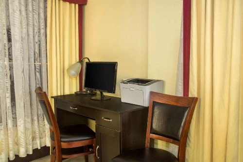 Days Inn by Wyndham Florida City - image 15